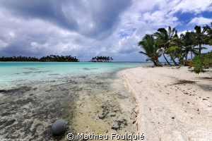blue lagoon. Rangiroa atoll by Mathieu Foulquié 